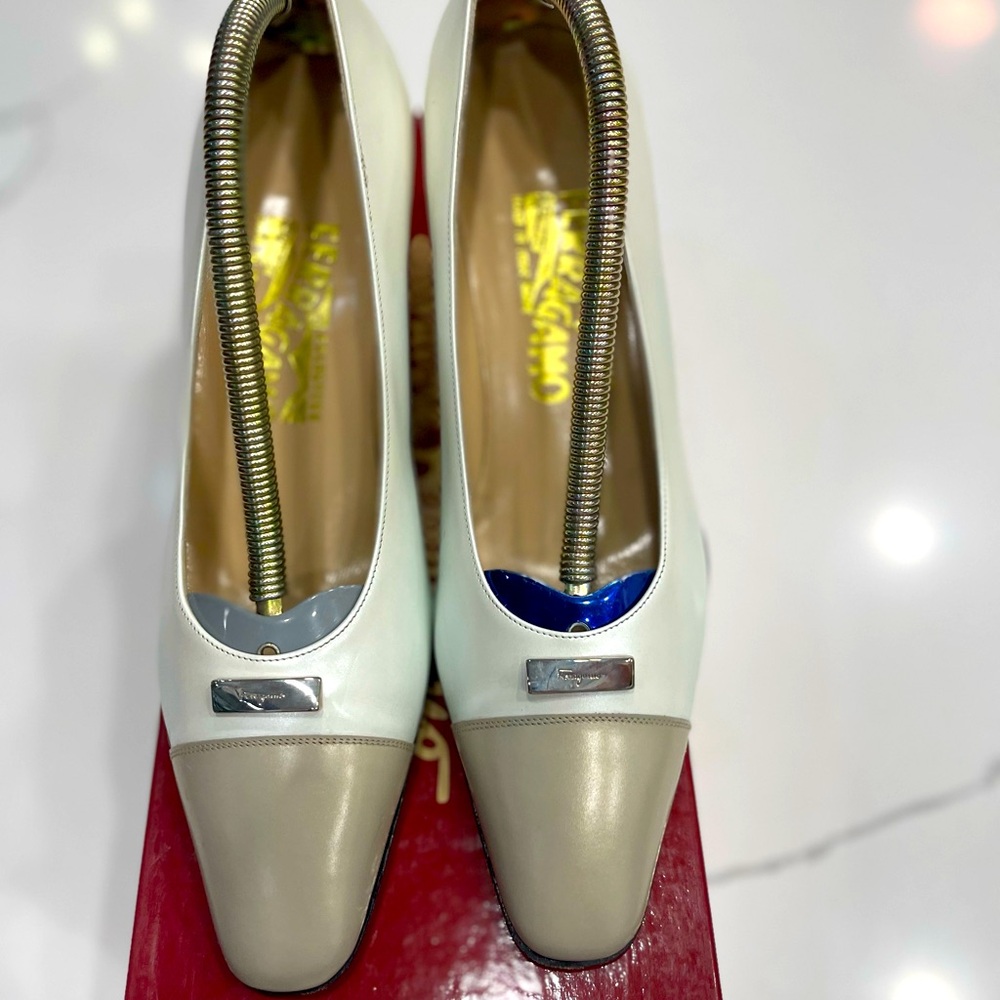 Ferragamo Thrill Madreperla Calf Bone Calf Heels Size 7B
